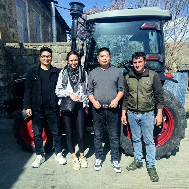 Agriculture Tractor 4WD 8+8 70HP Tractor for Farm with Front Loader
