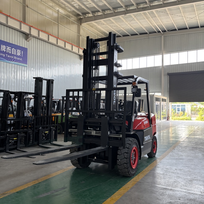 Tavol Reliable 5T Diesel Forklift Truck with Side Shift and Fork Positioner from China manufacturer 