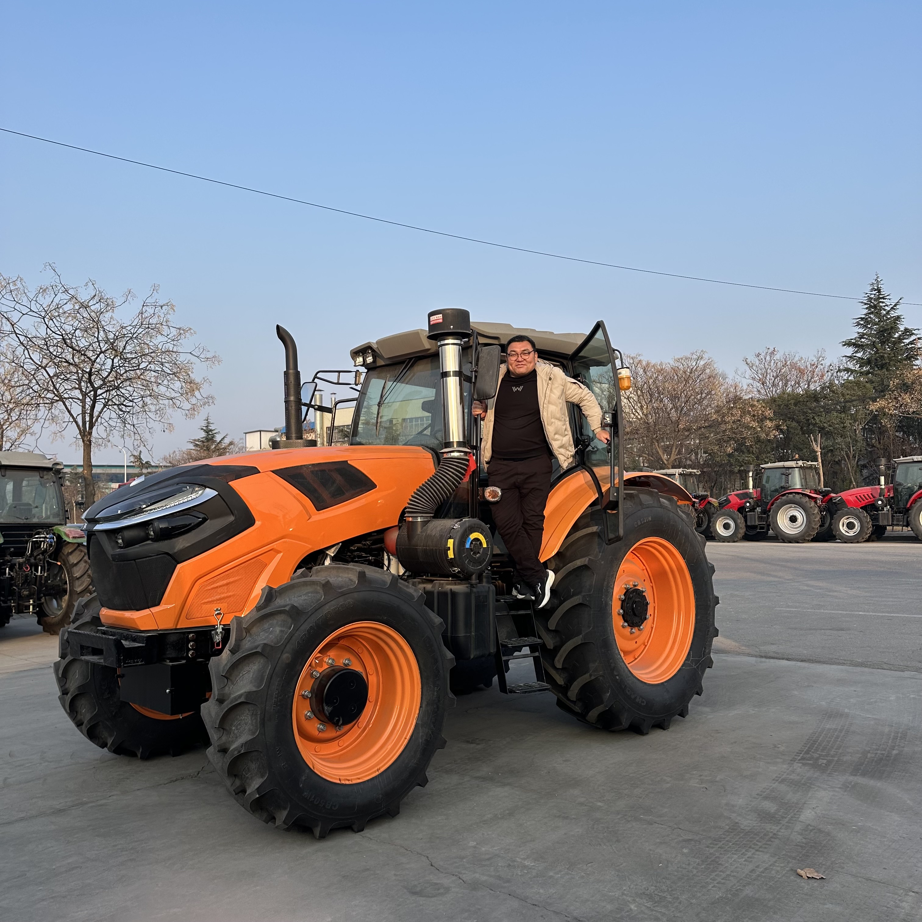 Factory Cheap Price 150HP 4WD Large Machine Wheel Agricultural Farm Tractors 