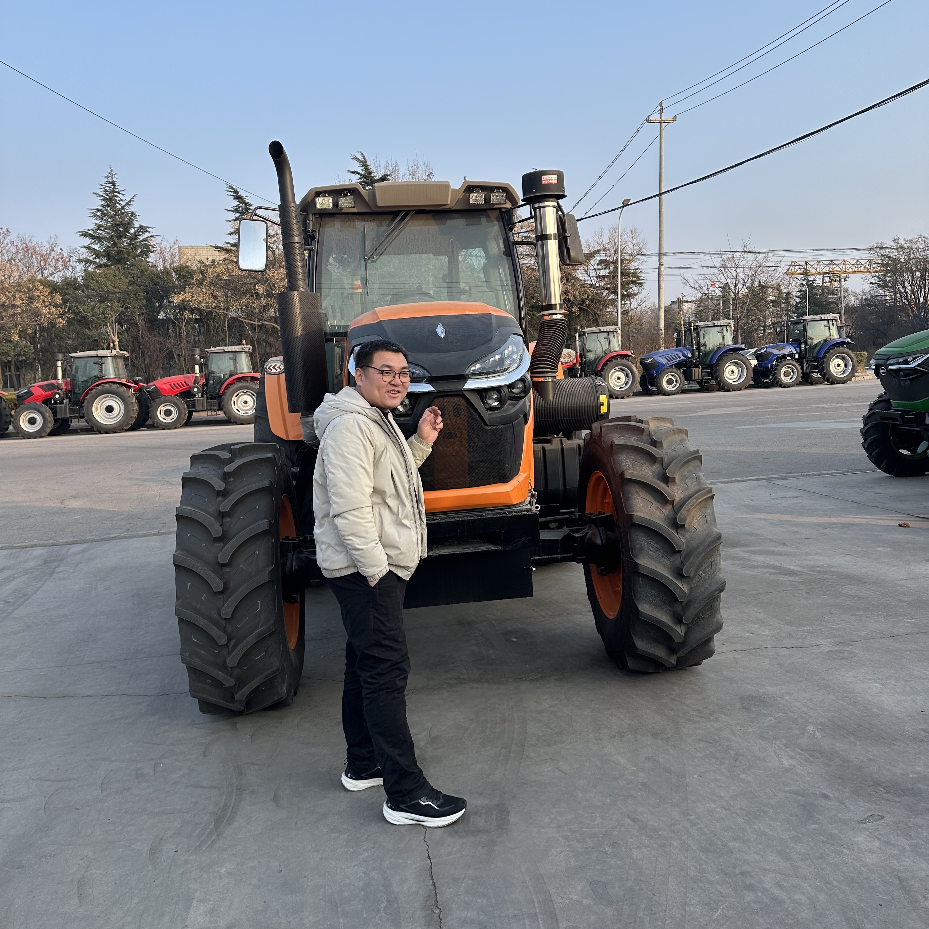 Factory Cheap Price 150HP 4WD Large Machine Wheel Agricultural Farm Tractors 