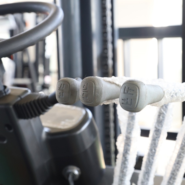 Tavol Low Price High Quality 3T Diesel Forklift Truck