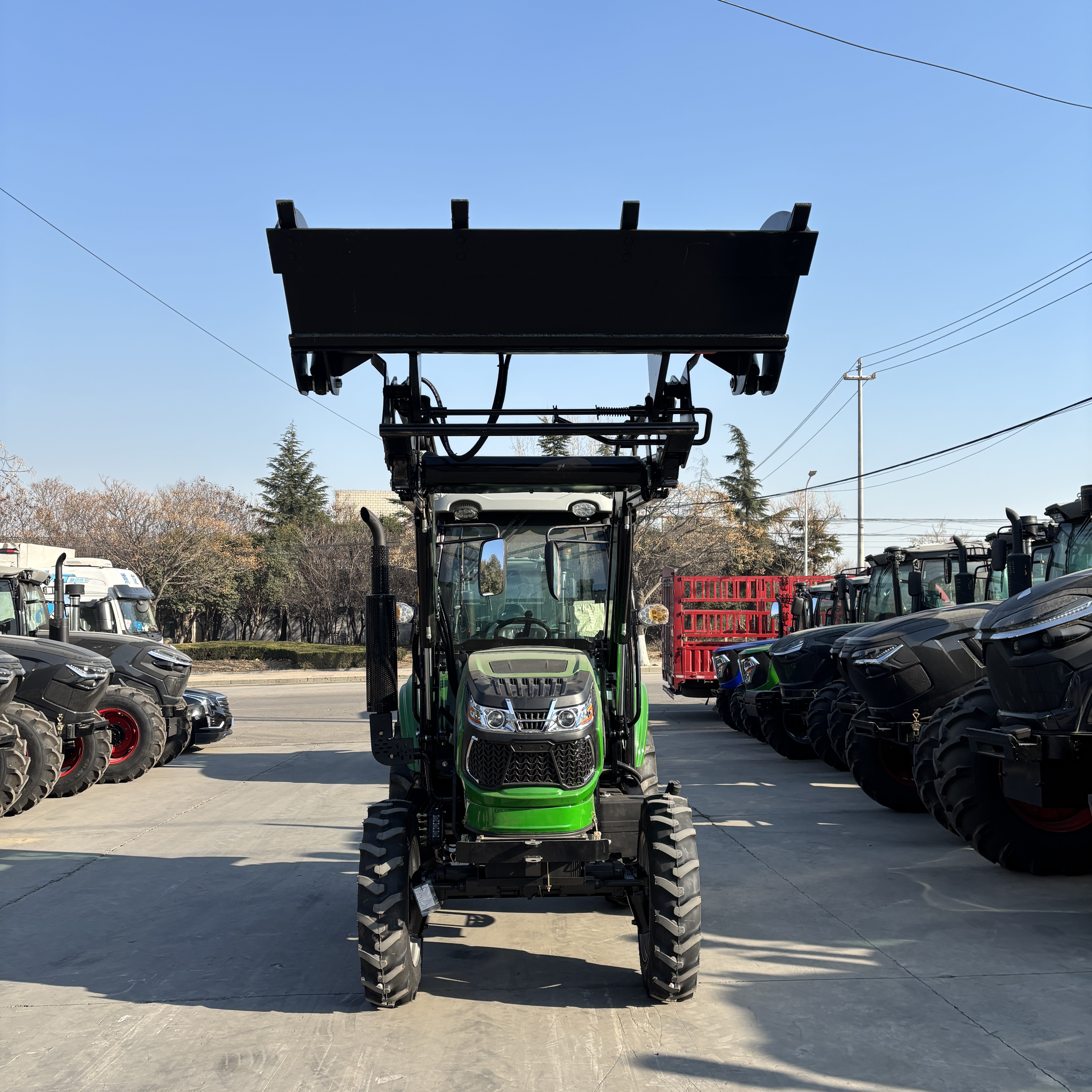 4 Wheel Drive Agricultural Tractor Tavol 70hp Tractor with Front Loader 