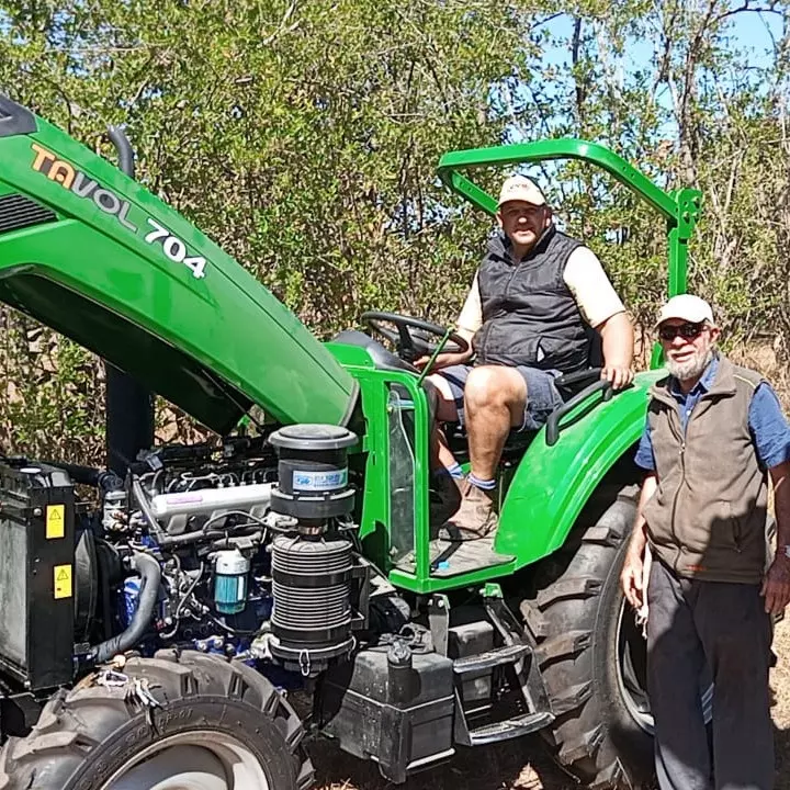 Agriculture Tractor 4WD 8+8 70HP Tractor for Farm with Front Loader