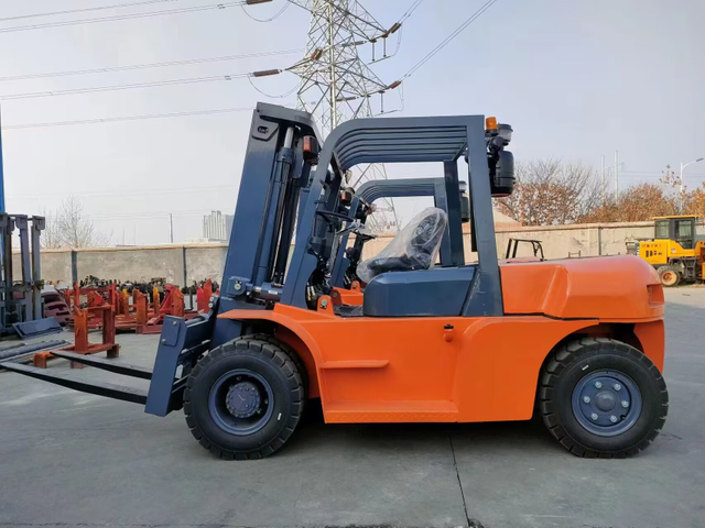 China Diesle Forklift Truck 7 Ton 