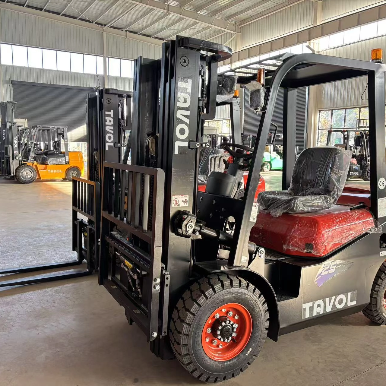 2.5Ton Industrial-Grade Diesel Forklift with Low Emissions 