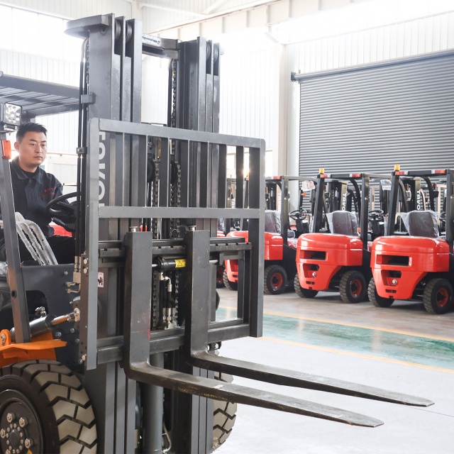 Warehouse Price Tavol Hot Sale 3T Diesel Forklift Truck