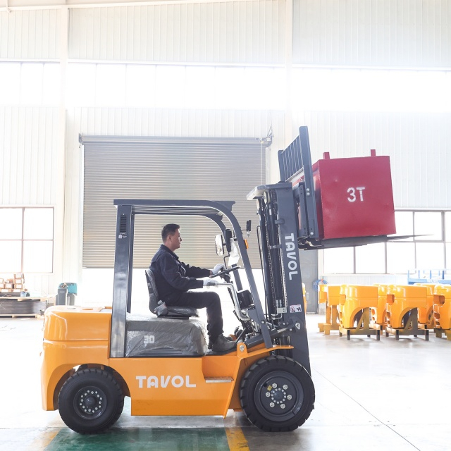 Tavol Warehouse Price Powerful diesel forklift 3T Diesel Forklift Truck