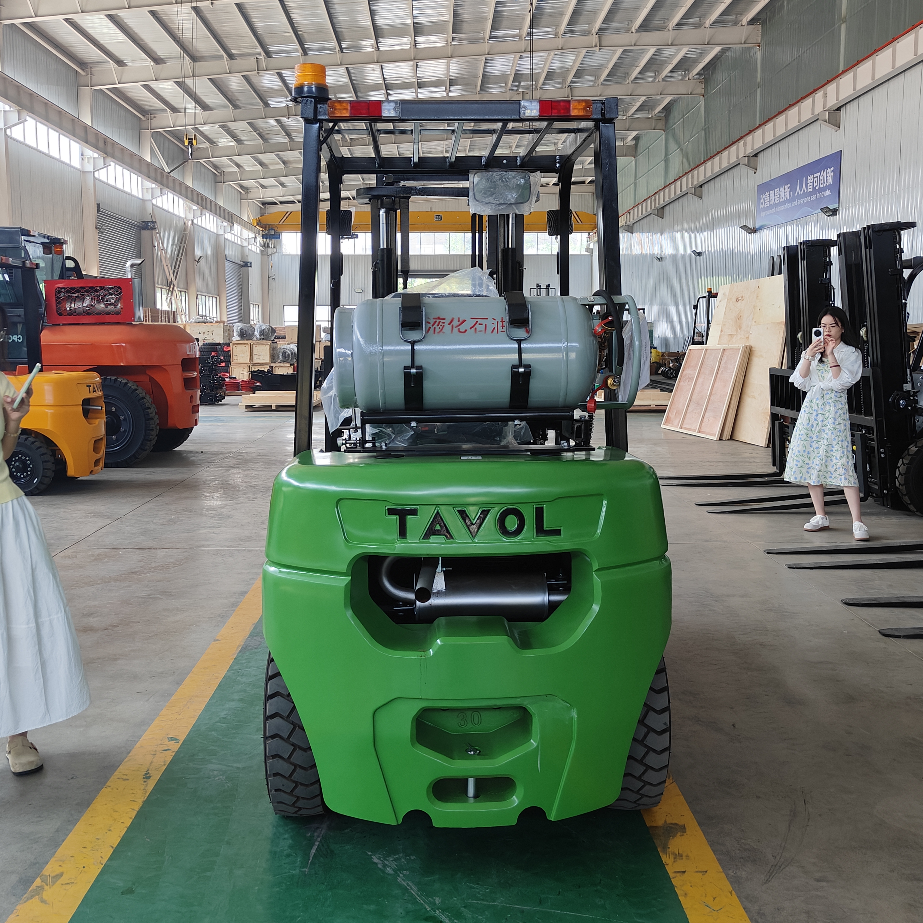 3Ton Dual-Power Forklift with Side-Shifter & Fork Positioner