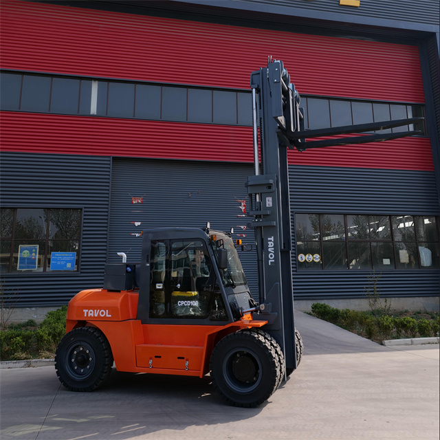 Heavy Duty 10T Diesel Forklift Customizable And Equipped With Cabin