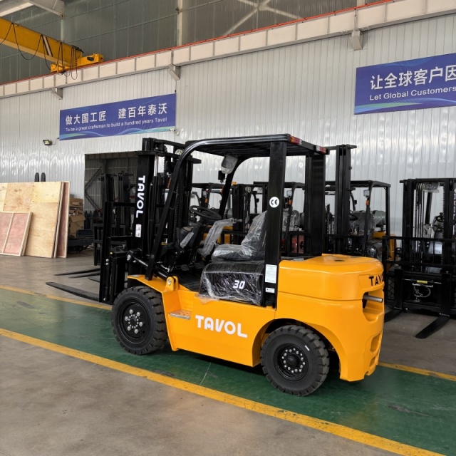 Warehouse Price Tavol Hot Sale 3T Diesel Forklift Truck