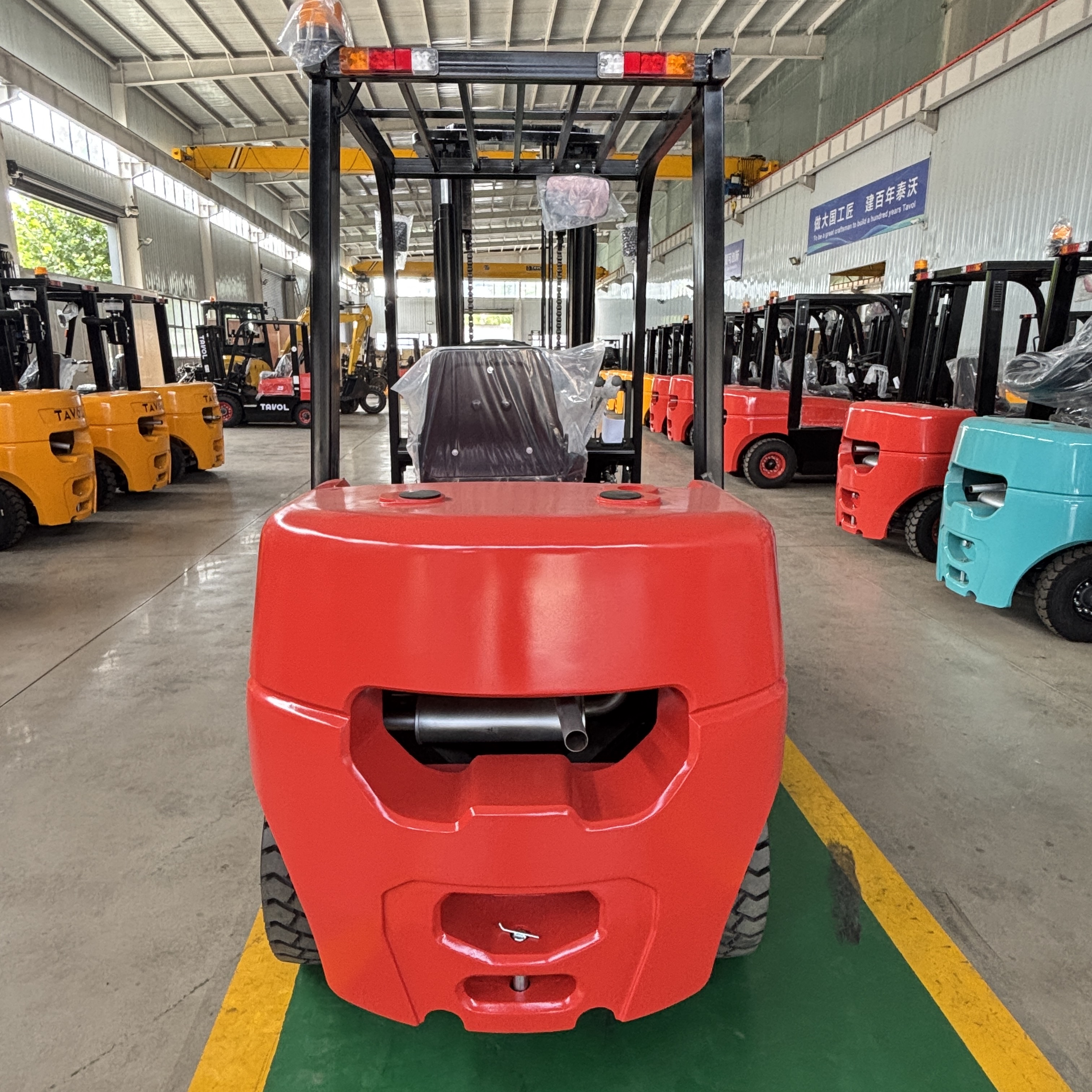 3T diesel forklift with cab, bucket, and side-shift (24)