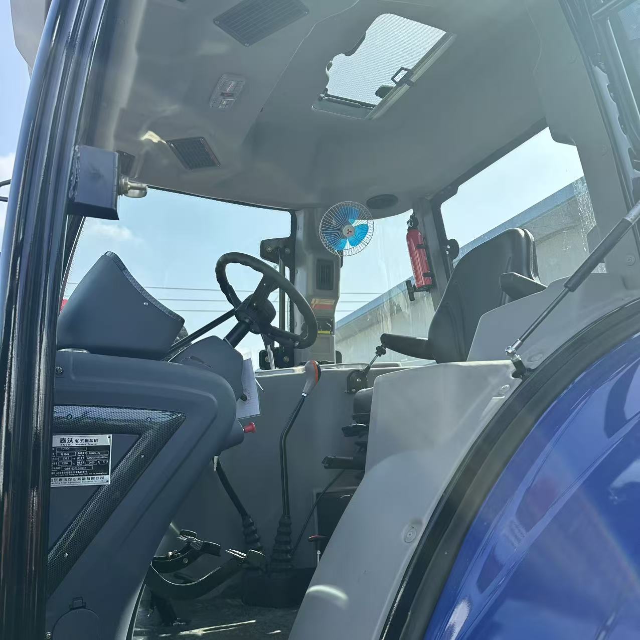 180HP farm tractor cabin