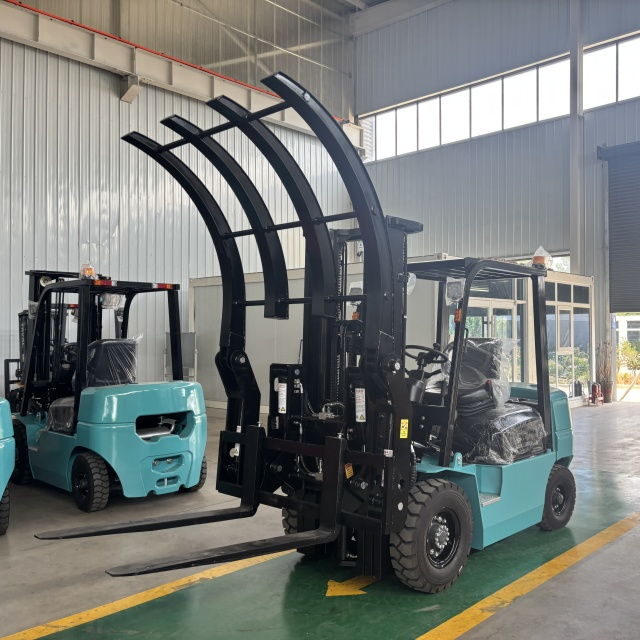 Tavol 2.5Ton Diesel Forklift Truck with Wood Clamp