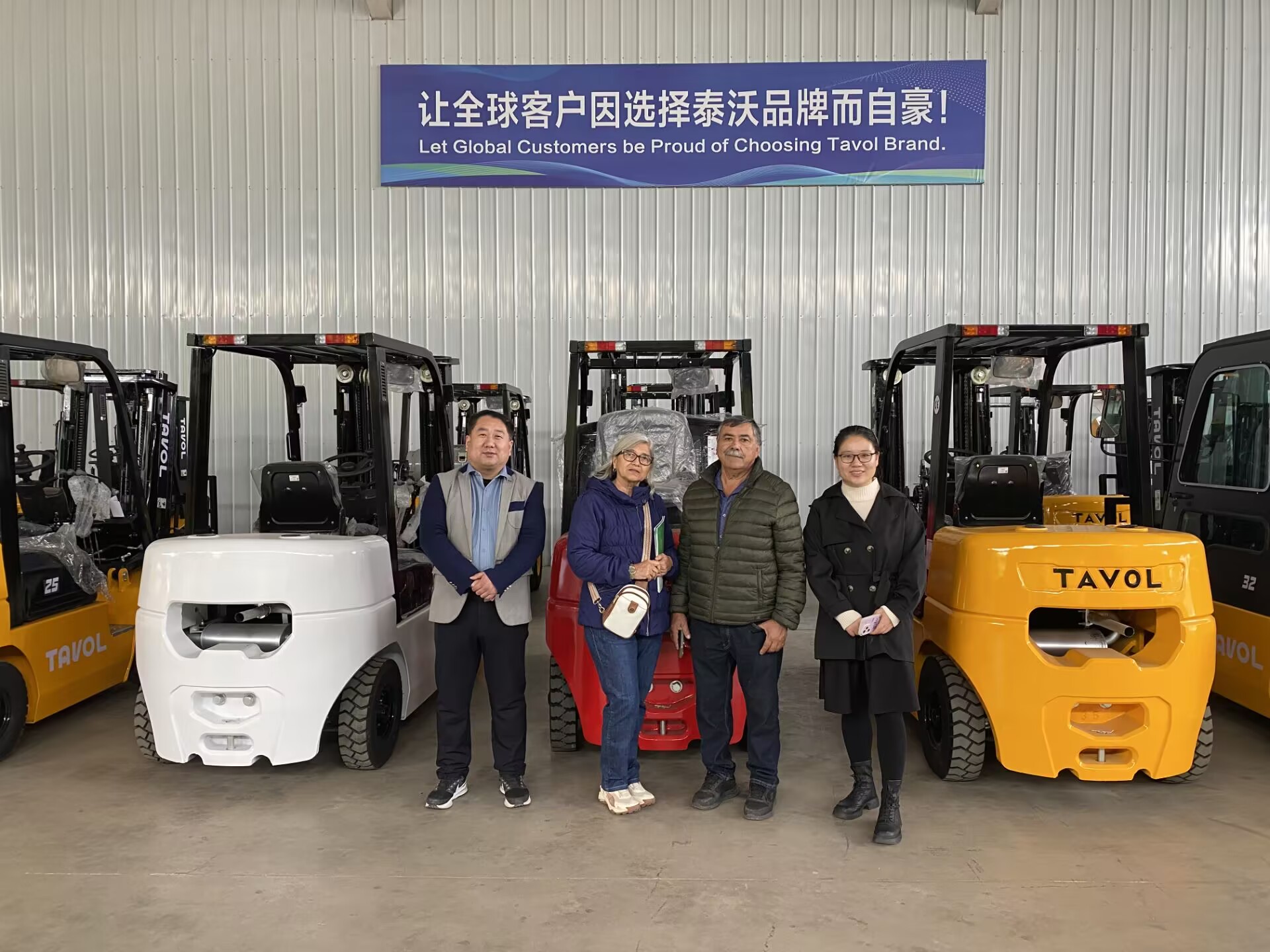 Customers Come From Far Away And Return Satisfied with The Goods