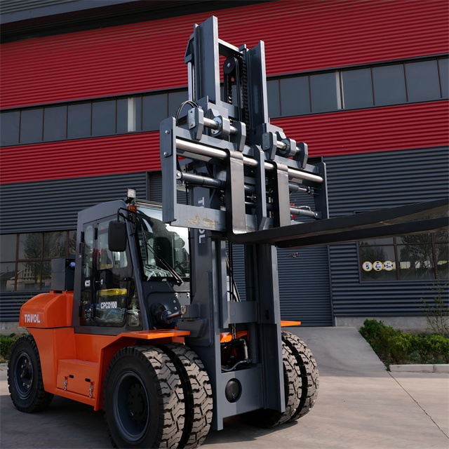 Heavy Duty 10T Diesel Forklift Customizable And Equipped With Cabin