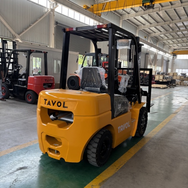 Warehouse Price Tavol Hot Sale 3T Diesel Forklift Truck