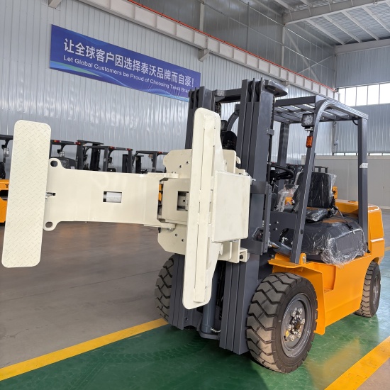 Forklift Truck With Paper Roll Clamp Forklift Attachment