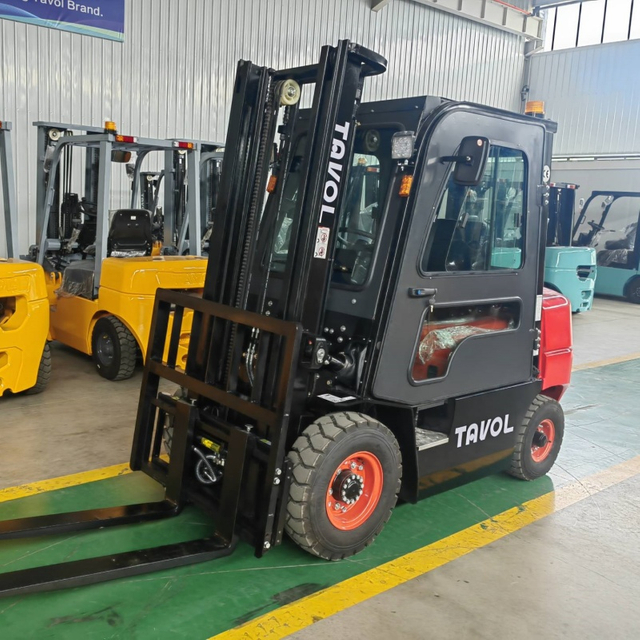 Warehouse Price 2.5Ton Diesel Forklift Truck with Cabin