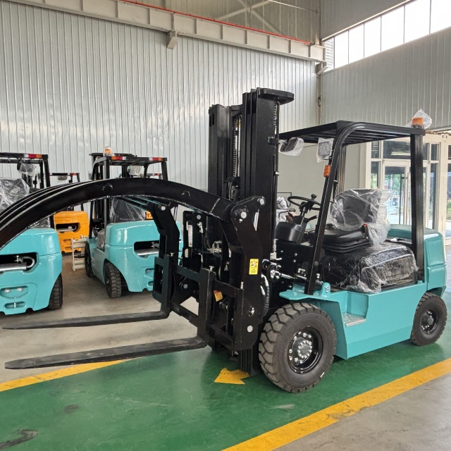 Tavol 2.5Ton Diesel Forklift Truck with Wood Clamp