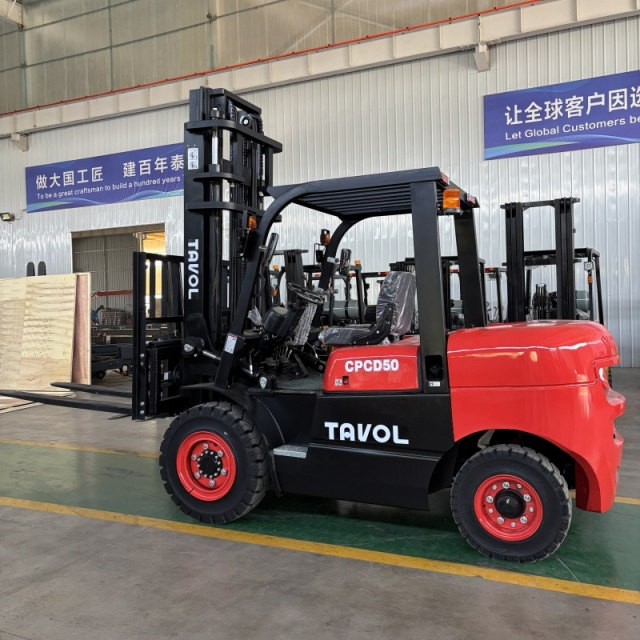 Tavol Reliable 5T Diesel Forklift Truck with Side Shift and Fork Positioner