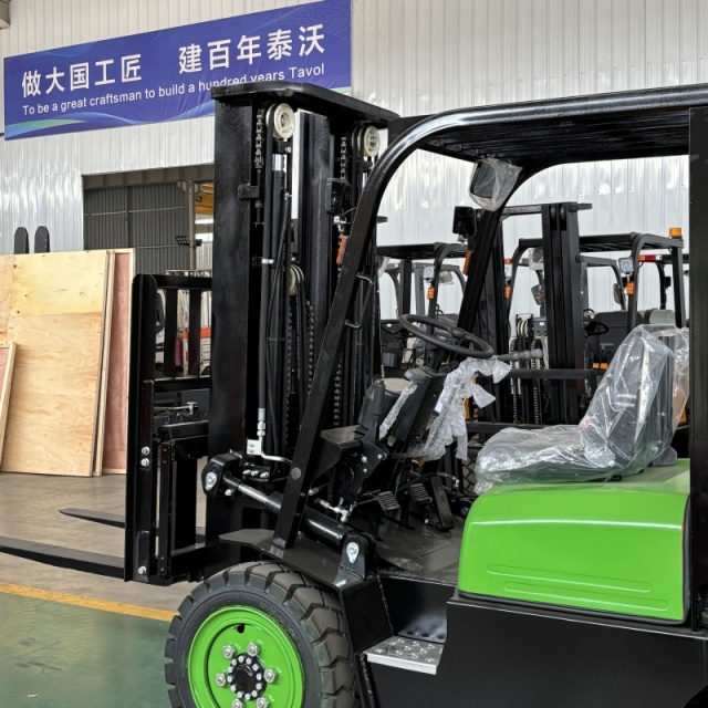 Warehouse Forklift Price Tavol Green Color 3T Diesel Forklift 