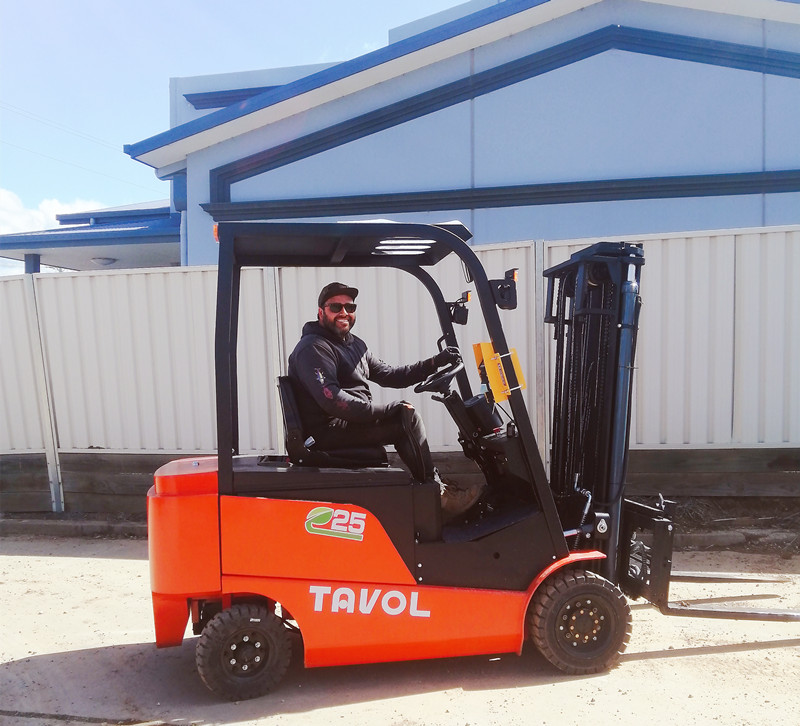 3Ton Agile Electric Forklift with Ergonomic Design 