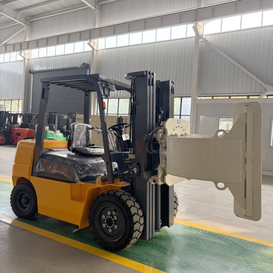 Forklift Truck With Paper Roll Clamp Forklift Attachment