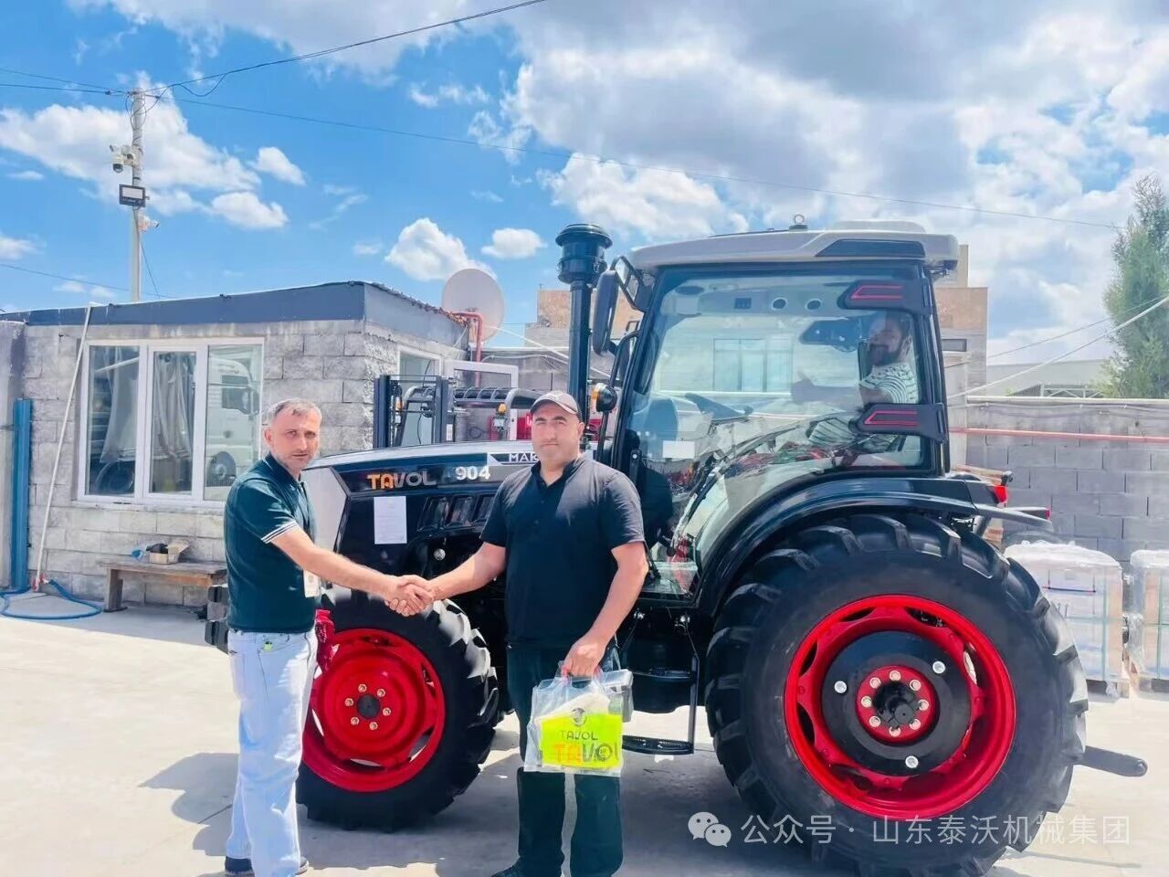 Tavol Tractor (1).jpg