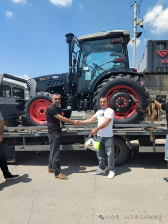 Tavol Tractor (2).jpg